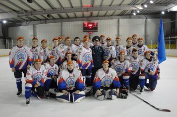 15 лет на льду: хоккейная команда «Огненный щит» Уральского института ГПС МЧС России отмечает юбилей 15 лет на льду: хоккейная команда «Огненный щит» Уральского института ГПС МЧС России отмечает юбилей