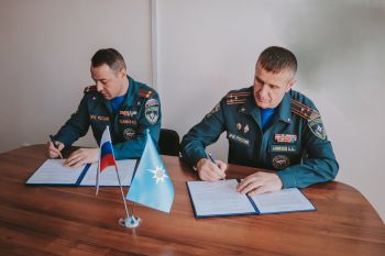 «Подписан договор о сотрудничестве между Уральским институтом ГПС МЧС России и Уральским учебным спасательным центром МЧС России»
