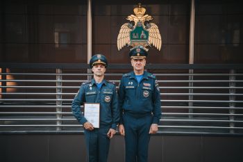 В институте прошло еженедельное утреннее построение