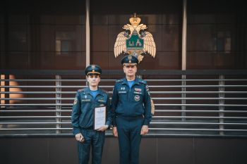 В институте прошло еженедельное утреннее построение
