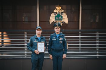 В институте прошло еженедельное утреннее построение