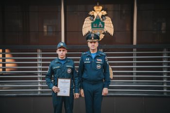 В институте прошло еженедельное утреннее построение