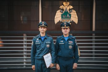 В институте прошло еженедельное утреннее построение