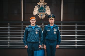 В институте прошло еженедельное утреннее построение