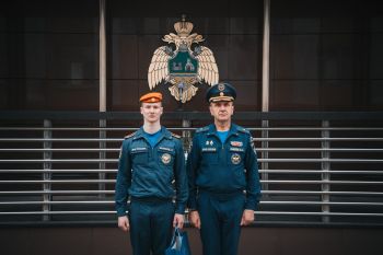 В институте прошло еженедельное утреннее построение