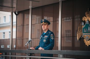 В институте прошло еженедельное утреннее построение