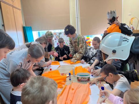 Молодежная организация "Феникс" института подарил яркие эмоции детям из реабилитационного центра "Лювена"