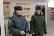 Уральский институт ГПС МЧС России передал первую партию окопных свечей для нужд военнослужащих