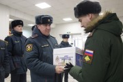 Уральский институт ГПС МЧС России передал первую партию окопных свечей для нужд военнослужащих