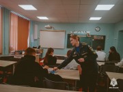 Курсанты Уральского института ГПС МЧС России ведут профориентационную работу со школьниками в регионах