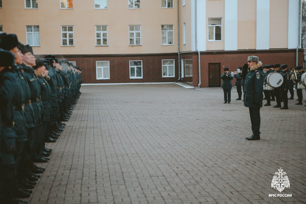 В институте состоялось еженедельное построение В институте состоялось еженедельное построение