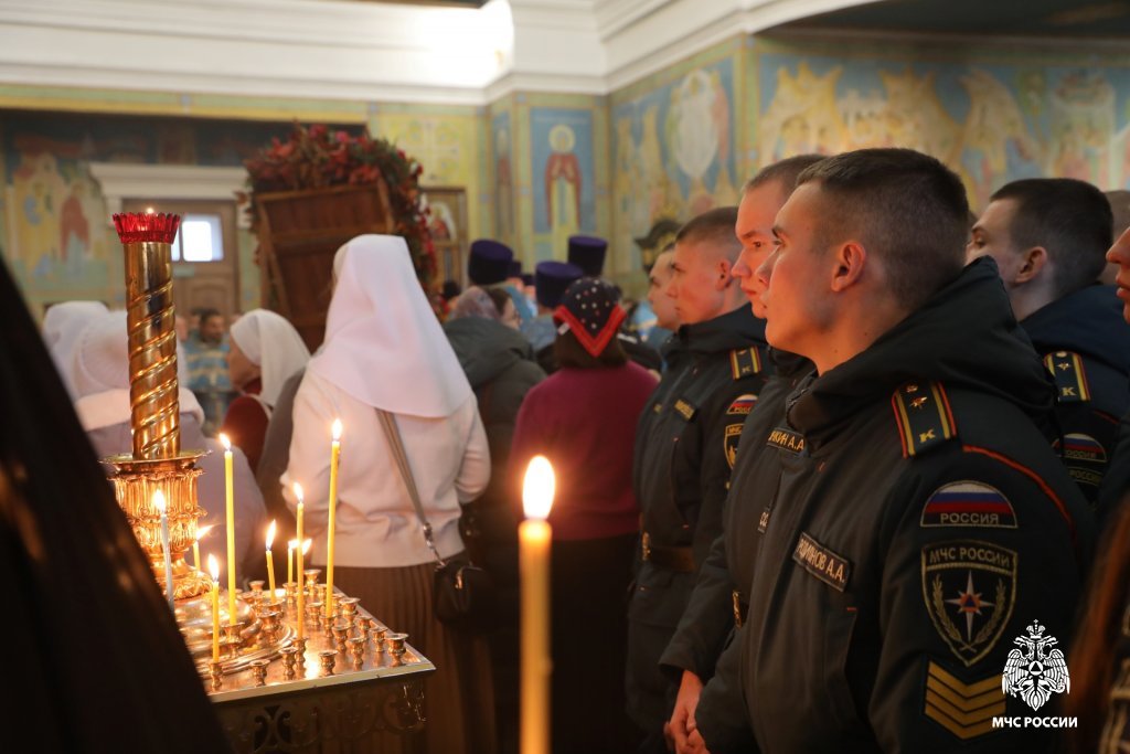 Курсанты института приняли участие в крестном ходе Курсанты института приняли участие в крестном ходе