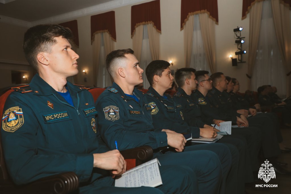 В Уральском институте ГПС МЧС России совершенствуют профессиональную подготовку постоянного состава В Уральском институте ГПС МЧС России совершенствуют профессиональную подготовку постоянного состава