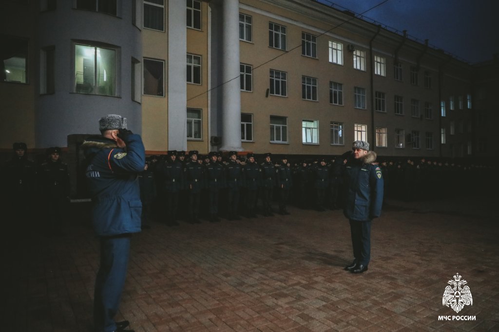 В институте прошло еженедельное построение В институте прошло еженедельное построение