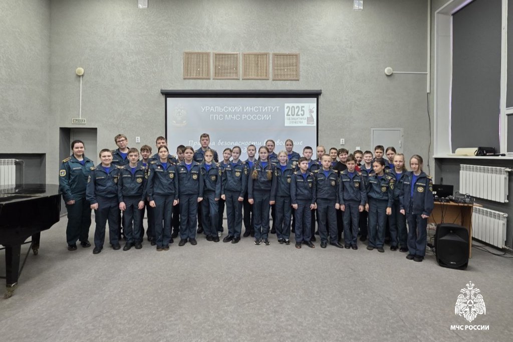 В преддверии праздников курсанты посетили кадетские классы В преддверии праздников курсанты посетили кадетские классы