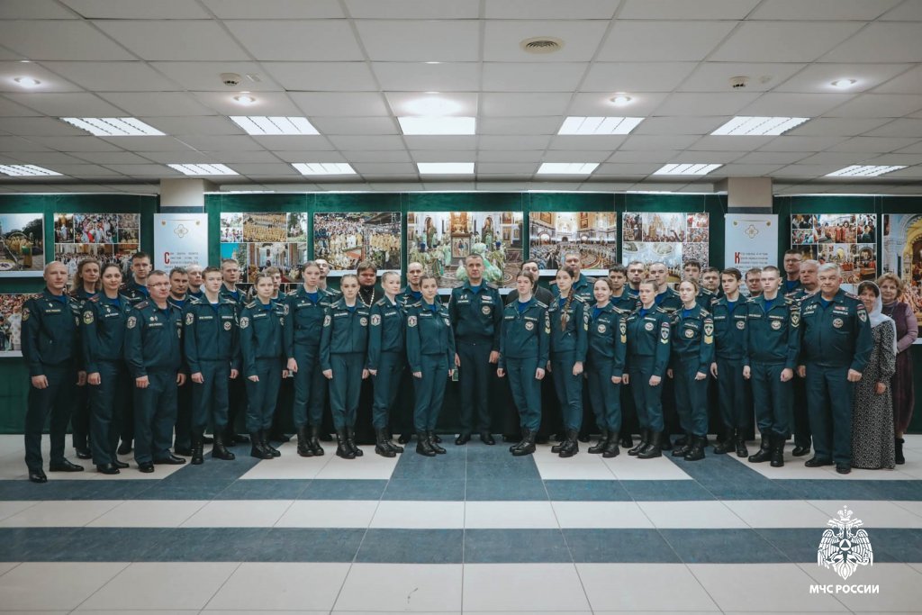 В Уральском институте ГПС МЧС России проходит духовно-нравственная выставка «Литургия с Патриархом» В Уральском институте ГПС МЧС России проходит духовно-нравственная выставка «Литургия с Патриархом»
