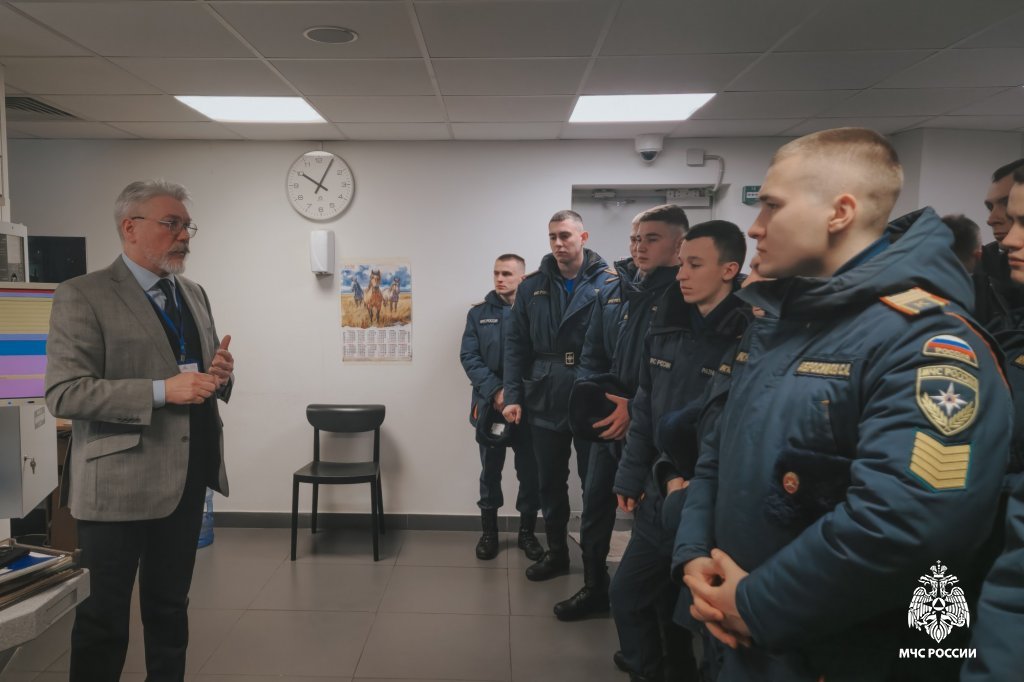 Курсанты и студенты выпускного курса института приняли участие в выездном учебном занятии на базе Ельцин-центра Курсанты и студенты выпускного курса института приняли участие в выездном учебном занятии на базе Ельцин-центра