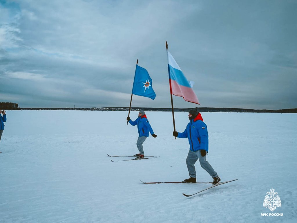 На лыжню — с огоньком: сотрудники Уральского института ГПС МЧС приняли участие в «Лыжне России-2026» На лыжню — с огоньком: сотрудники Уральского института ГПС МЧС приняли участие в «Лыжне России-2026»