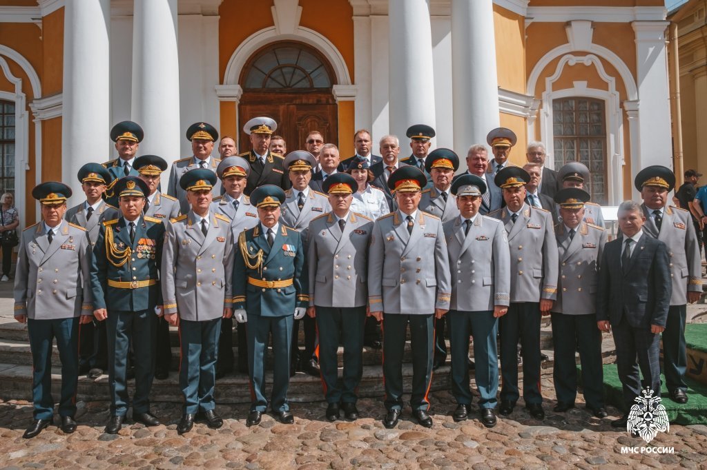 Торжественный выпуск молодых специалистов в Санкт‑Петербургском университете ГПС МЧС России: рабочая поездка начальника Уральского института ГПС МЧС России Алексея Аникеева и участие в церемонии Торжественный выпуск молодых специалистов в Санкт‑Петербургском университете ГПС МЧС России: рабочая поездка начальника Уральского института ГПС МЧС России Алексея Аникеева и участие в церемонии