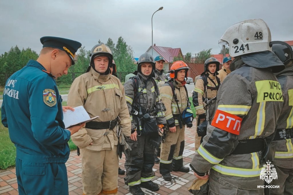 Курсанты Уральского института ГПС МЧС России успешно прошли стажировку в должности начальника караула Курсанты Уральского института ГПС МЧС России успешно прошли стажировку в должности начальника караула