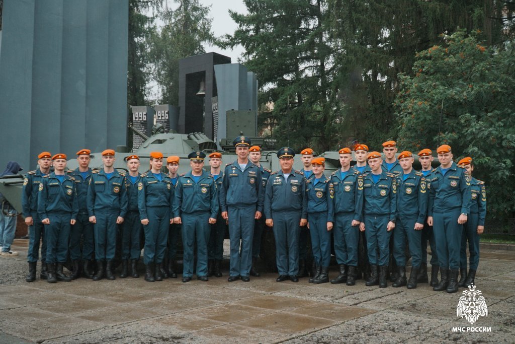 В Екатеринбурге почтили память воинов-десантников В Екатеринбурге почтили память воинов-десантников
