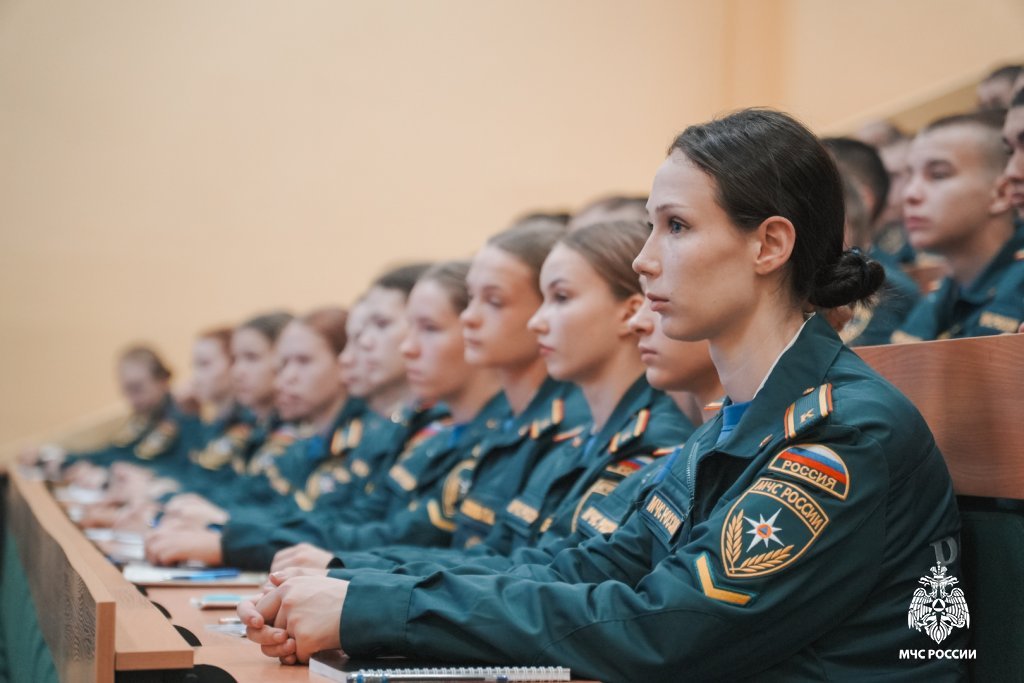 Руководство Уральского института ГПС МЧС России и представители Главного управления провели занятие для обучающихся Руководство Уральского института ГПС МЧС России и представители Главного управления провели занятие для обучающихся