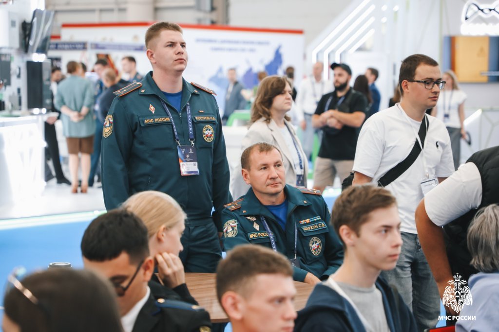 Сотрудники Уральского института ГПС МЧС России приняли участие в стратегической сессии салона «Комплексная безопасность — 2026» Сотрудники Уральского института ГПС МЧС России приняли участие в стратегической сессии салона «Комплексная безопасность — 2026»