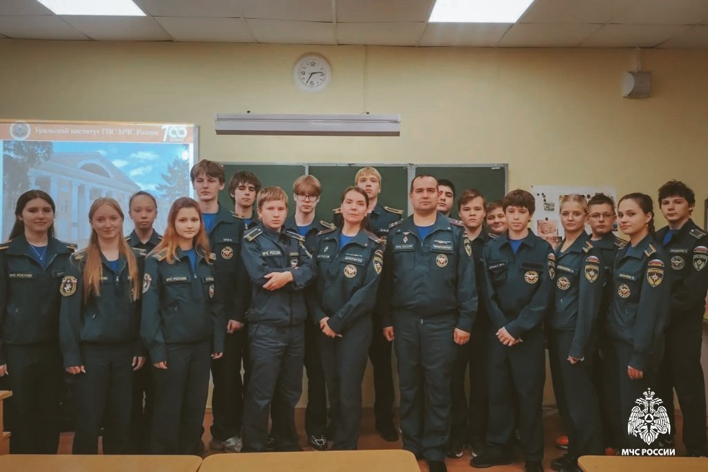 Безопасность начинается с подготовки: курсанты и сотрудники Уральского института ГПС МЧС России провели уроки ко Дню гражданской обороны Безопасность начинается с подготовки: курсанты и сотрудники Уральского института ГПС МЧС России провели уроки ко Дню гражданской обороны