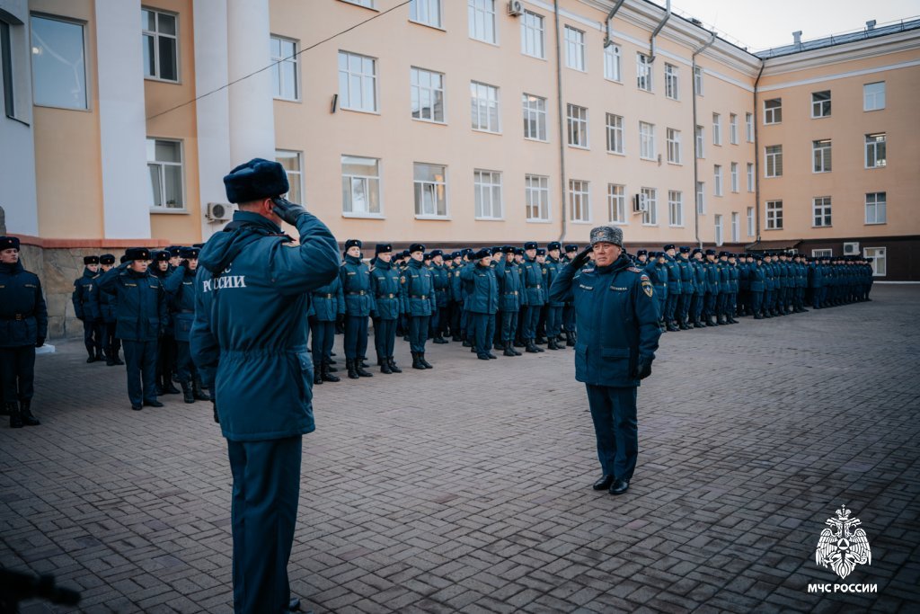 В институте состоялось традиционное утреннее построение В институте состоялось традиционное утреннее построение