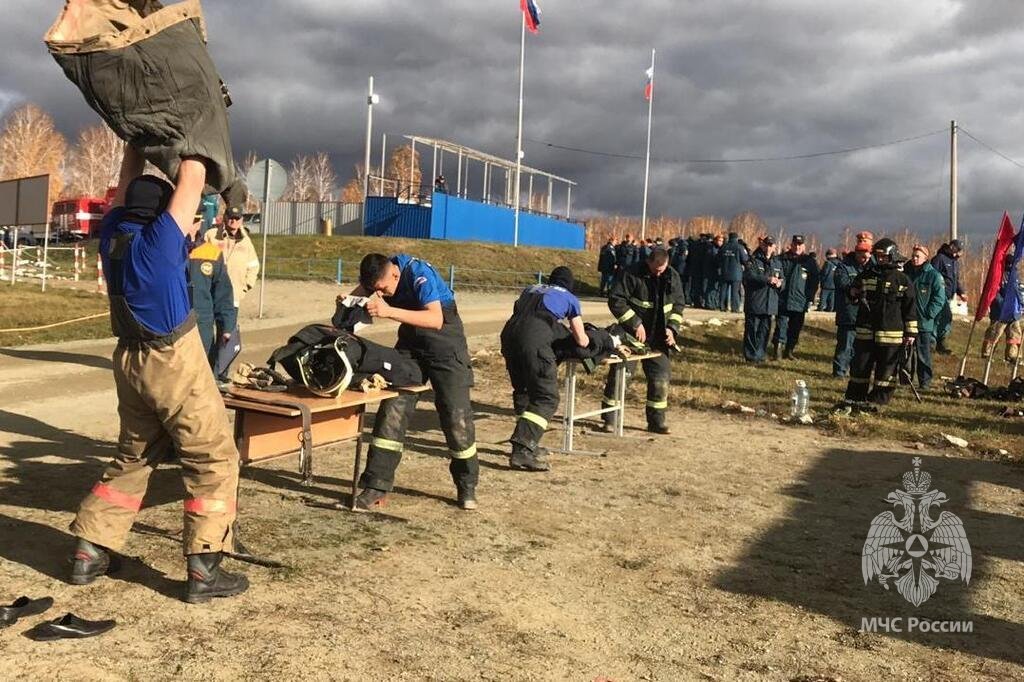 Подготовка база. Пожарно-строевая подготовка в вуз МЧС Уральский институт. Пожарно-строевая подготовка и тактико специальная. Пожарный спорт и тактико специальной подготовке. Основатель пожарно строевой команды.