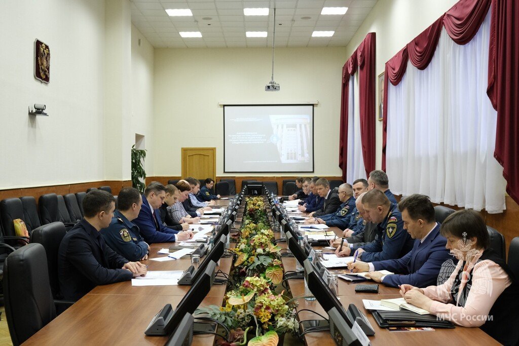 Подготовка кадров санкт петербург. Департаменты МЧС России. Заседание МЧС России. Собрание МЧС. Совещание МЧС.