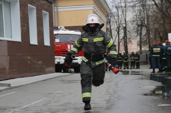 В Уральском институте ГПС МЧС России прошли соревнования по пожарно-спасательному спорту среди личного состава факультетов