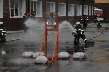 В Уральском институте ГПС МЧС России прошли соревнования по пожарно-спасательному спорту среди личного состава факультетов