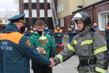 В Уральском институте ГПС МЧС России прошли соревнования по пожарно-спасательному спорту среди личного состава факультетов