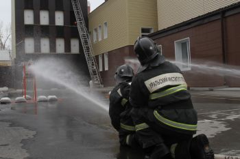 В Уральском институте ГПС МЧС России прошли соревнования по пожарно-спасательному спорту среди личного состава факультетов