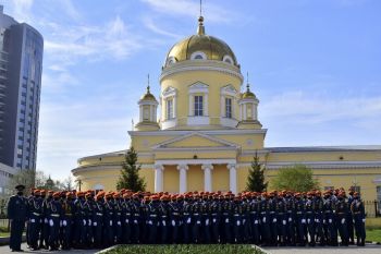 Парадные расчеты вуза приняли участие в традиционной архиерейской литургии в канун Дня Победы