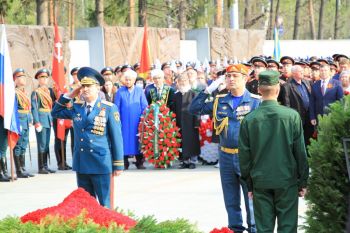 Начальник института принял участие в торжественно-траурной церемонии на Широкореченском мемориале