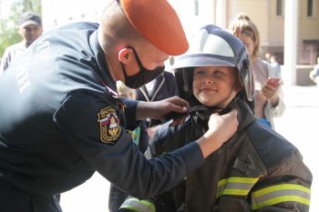 Курсанты и студенты провели детские праздники в Международный день защиты детей