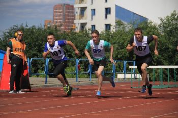 Среди спортсменов вуза состоялись соревнования по легкой атлетике, посвященные Дню России