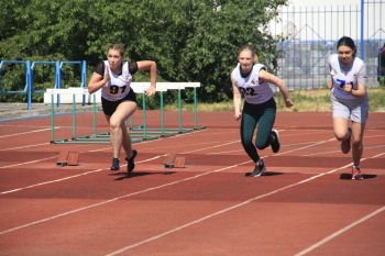 Среди спортсменов вуза состоялись соревнования по легкой атлетике, посвященные Дню России