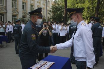 Выпускники 2021 года заложили памятные плиты и получили лейтенантские погоны 