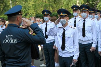 Выпускники 2021 года заложили памятные плиты и получили лейтенантские погоны 