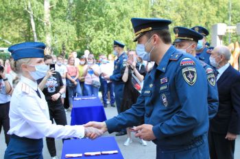 Выпускники 2021 года заложили памятные плиты и получили лейтенантские погоны 