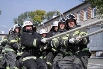 Первокурсники успешно преодолели испытания на право ношения оранжевого берета