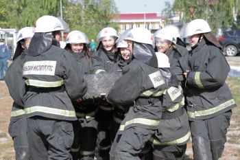 Первокурсники успешно преодолели испытания на право ношения оранжевого берета