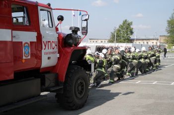 Первокурсники успешно преодолели испытания на право ношения оранжевого берета