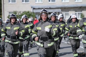 Первокурсники успешно преодолели испытания на право ношения оранжевого берета