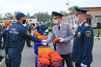 Первокурсникам вручили оранжевые береты  МЧС России