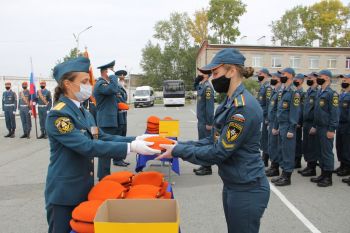 Первокурсникам вручили оранжевые береты  МЧС России