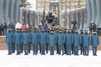 Личный состав вуза возложил цветы в память о россиянах, исполнявших служебный долг за пределами Отечества